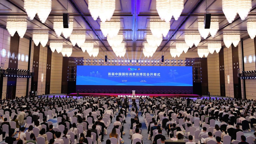 ｢家族3人で130万円超の爆買い｣中国人富裕層がGWに集まった離島の名前 まるでバブルのような熱狂ぶり