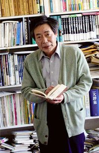 <strong>池内 了</strong>●総合研究大学院大学教授・学長補佐。1944年、兵庫県生まれ。67年京都大学理学部卒、72年同大学院博士課程修了。72年京大理学部をはじめ、北大、東大、国立天文台、阪大、名大、早大と転籍。2006年より現職。著書に『ノーベル賞で語る現代物理学』『疑似科学入門』『科学を読む愉しみ』など。大佛次郎賞、講談社科学出版賞選考委員。