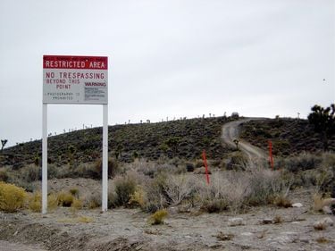 ネバダ州米軍基地「エリア51」の遠隔透視 : アメリカ政府の最高機密に迫る :… ネバダ州米軍基地「エリア51」の遠隔透視 アメリカ政府の最高