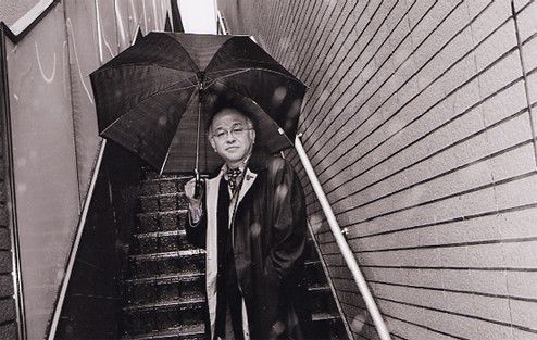 <strong>浅田次郎</strong>●日本ペンクラブ専務理事 日本文藝家協会理事<br>
1951年、東京都に生まれる。95年『地下鉄（メトロ）に乗って』で第16回吉川英治文学新人賞、97年『鉄道員（ぽっぽや）』で第117回直木賞、2000年『壬生義士伝』で第13回柴田錬三郎賞、06年『お腹召しませ』で第1回中央公論文芸賞、第10回司馬遼太郎賞、08年『中原の虹』で第42回吉川英治文学賞を受賞。近著に『月島慕情』『つばさよ つばさ』がある。