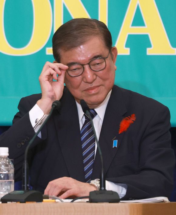 党首討論会に臨む石破茂首相（自民党総裁）＝2024年10月12日、東京・内幸町の日本記者クラブ［代表撮影］