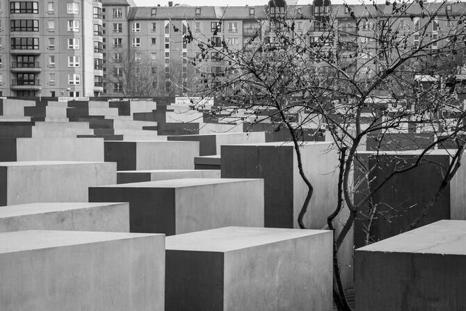 2005年にドイツの首都ベルリンに設立された「虐殺されたヨーロッパのユダヤ人のための記念碑」。