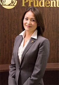 <strong>プルデンシャル生命 福岡支社 第11営業所 課長 甲斐貴子</strong>●佐賀県生まれ。2004年入社。入社以来、上位10%の営業成績をほぼキープしている。11歳と8歳の子供の母親。前職は看護師。