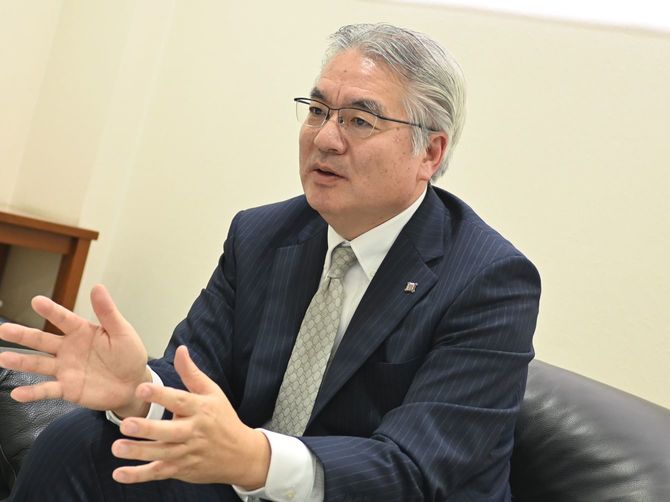 資さんうどんの崎田晴義社長