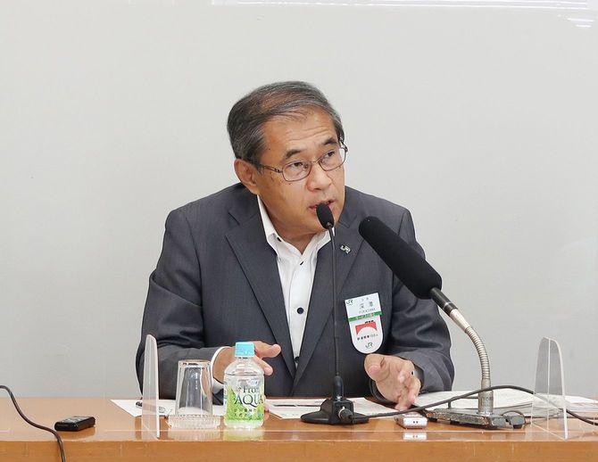 記者会見するJR東日本の深沢祐二社長=2022年9月6日、東京都渋谷区