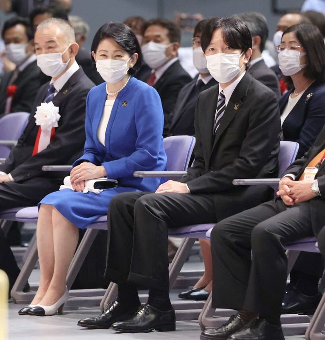 「第70回全国ろうあ者大会inひろしま」に出席された秋篠宮ご夫妻＝2022年6月12日、広島市中区［代表撮影］