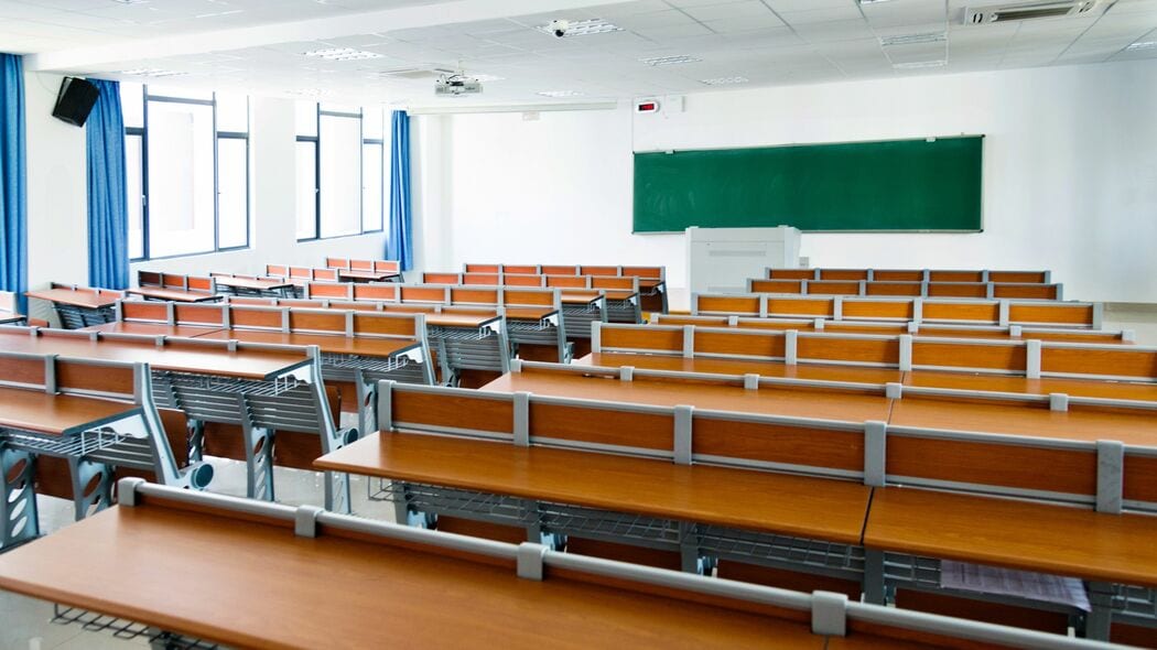 受験のために学校と塾の両方に時間を取られる日本の教育はコスパもタイパも最悪