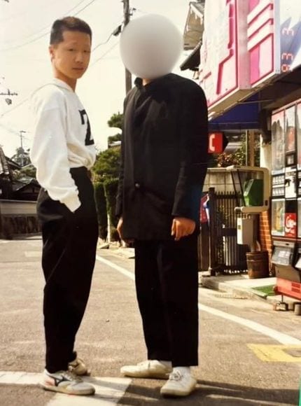 少年時代の水野さん(左)