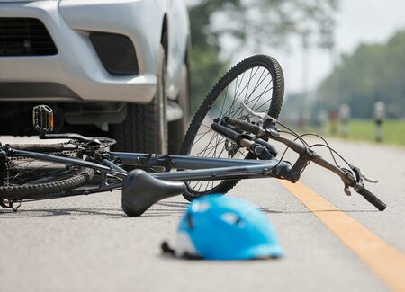 女子大生の「ながらスマホ」が招いた代償 事故相手が「死亡」賠償額の 