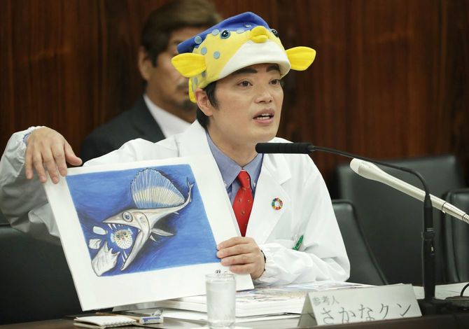 参院の国際経済・外交に関する調査会に参考人として出席し、意見陳述する東京海洋大客員准教授のさかなクン=2020年2月12日、国会内