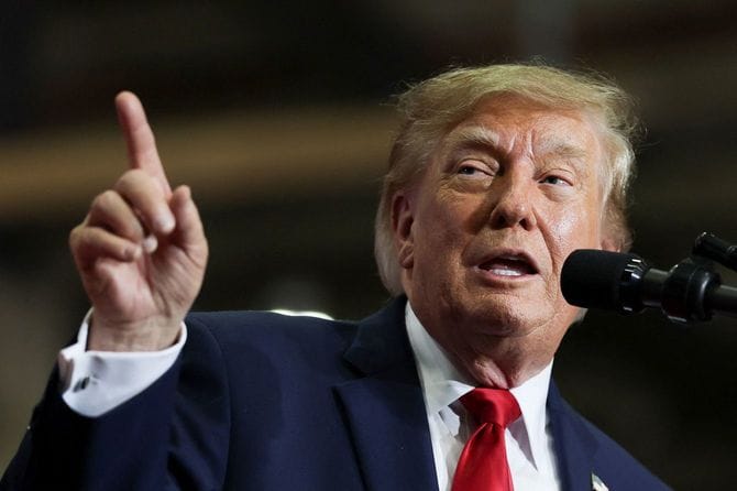 米サウスカロライナ州ペンドルトンで開かれた集会で演説するトランプ大統領=2026年10月21日(ロイター=共同)