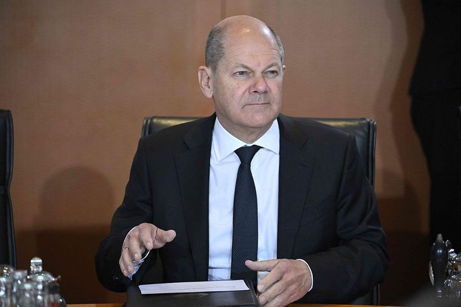 ベルリンで開催された週次閣議に出席したドイツのオラフ・ショルツ首相=2022年11月18日