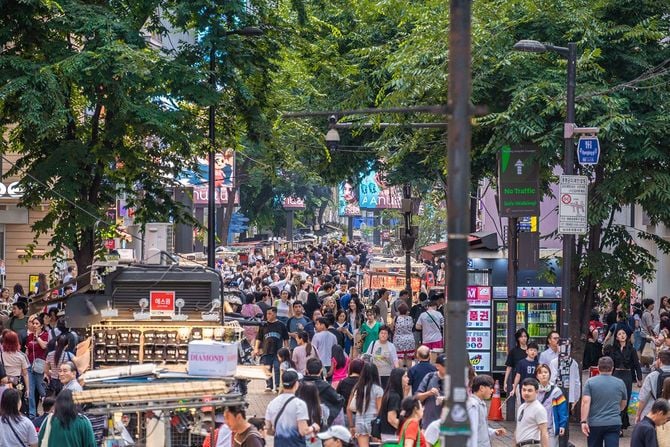 大勢の観光客でにぎわう明洞