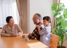 両親が施設と実家に別れて暮らす時のお金