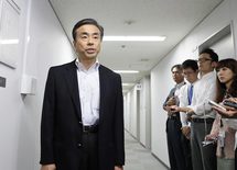 なぜ官僚はそこまで安倍首相をかばうのか