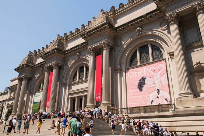 2019年7月28日、ニューヨーク市のメトロポリタン美術館のエントランス