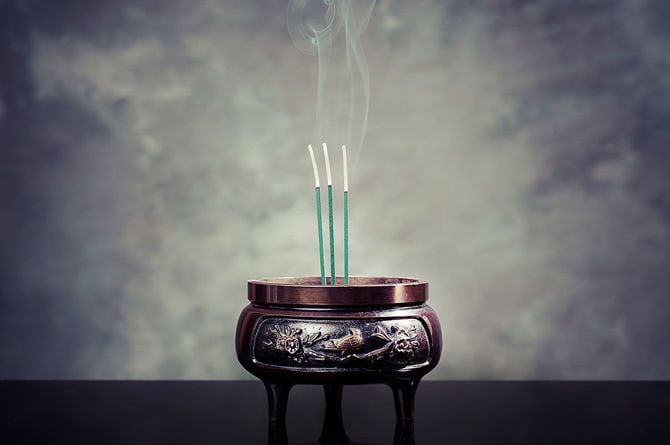 仏壇に供える線香