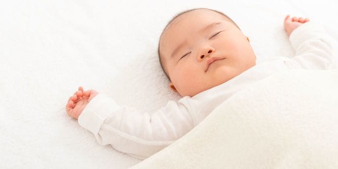 すやすや眠る赤ちゃん