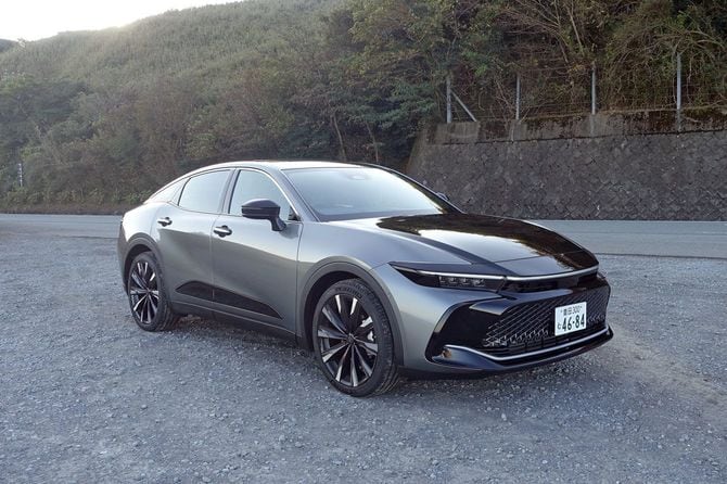 新型クラウン・クロスオーバー。伊豆スカイライン多賀駐車場にて