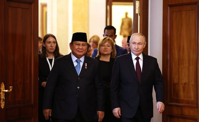 インドネシアのプラボウォ・スビアント大統領とロシアのウラジーミル・プーチン大統領