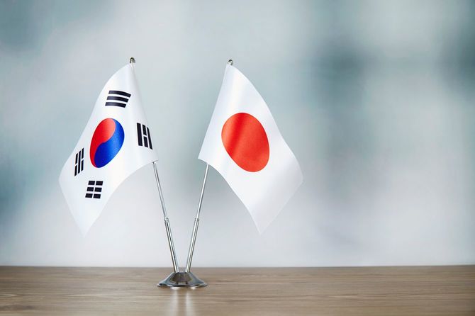 韓国と日本の国旗