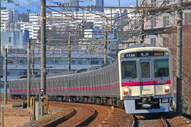 永山駅付近を走る電車