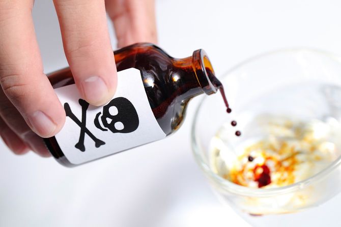 毒を混入している手元