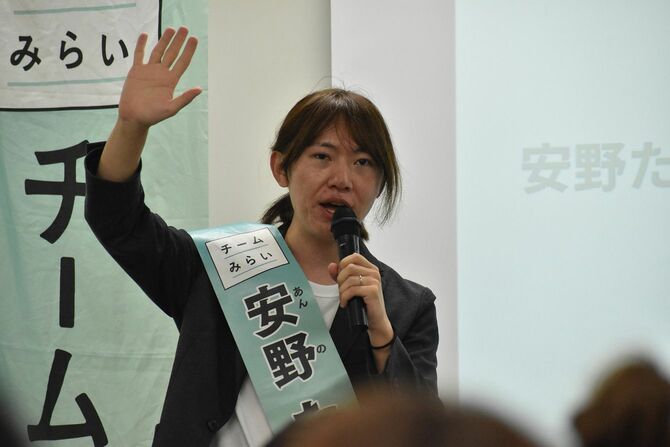 2025年7月13日、ウインクあいちで演説する安野貴博氏
