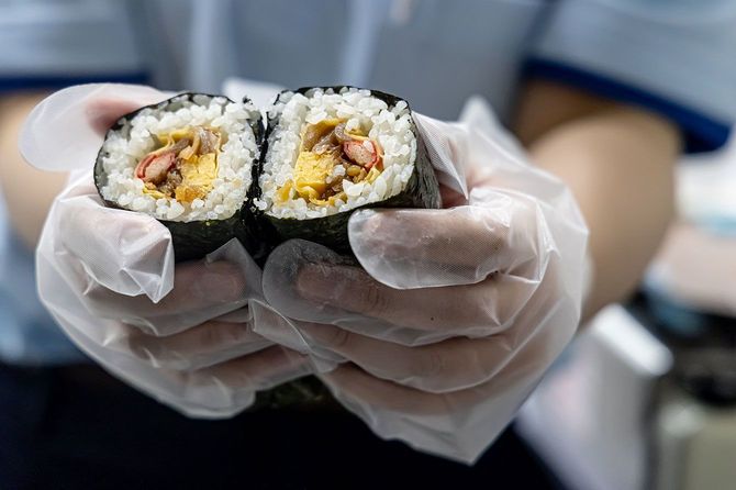 アメリカでよく売れている手巻き系のお寿司のサンプル