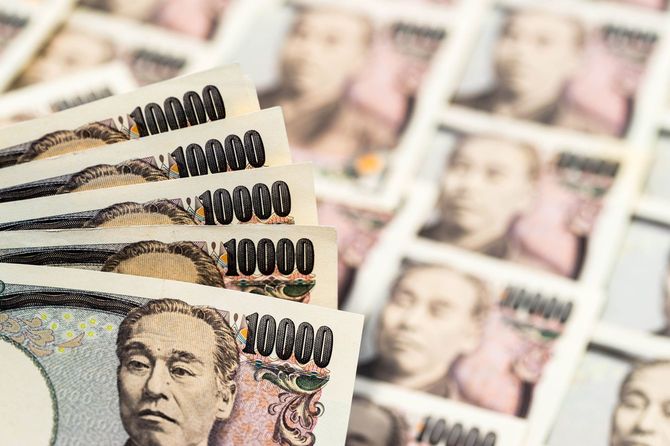 大量の1万円札