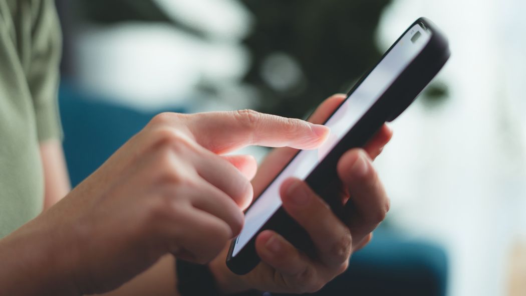 脳出血で｢あーうー｣さえ発さぬ66歳夫が冗談を言えるまでに…仕事と最愛の夫の自宅介護を両立した妻の凄腕