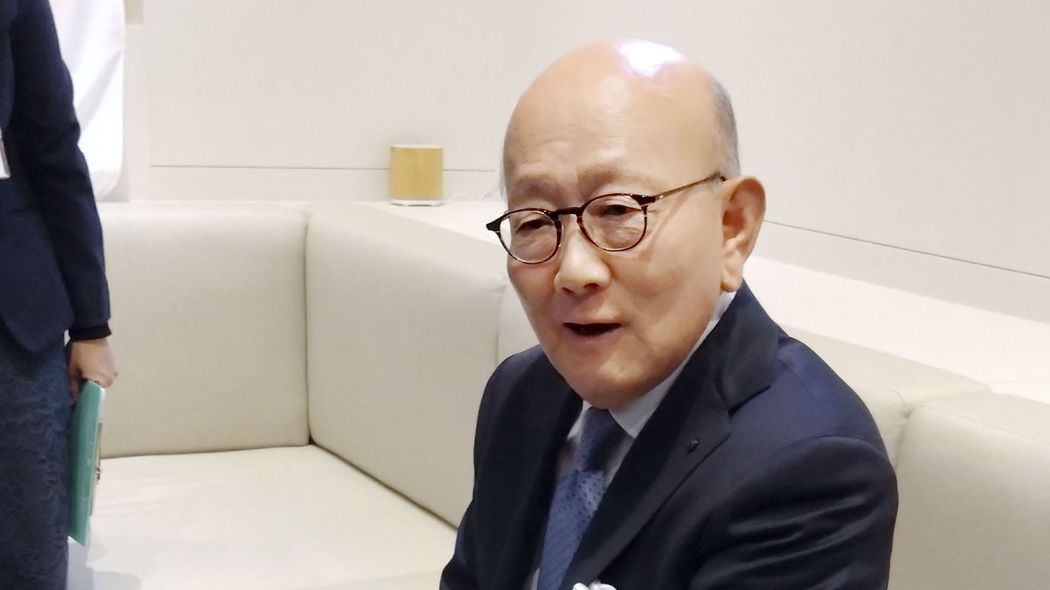これが三方よしのビジネスだ…伊藤忠の岡藤正広会長が若手時代に｢在庫が余って困った卸商｣に提案した打開策 それは紳士服地を販売していた時のことだった