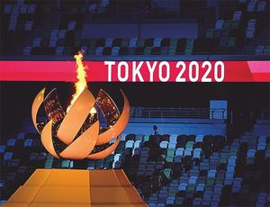 東京オリンピック開会式で灯された聖火。