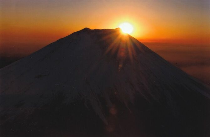 富士山では弾丸登山が社会問題化している