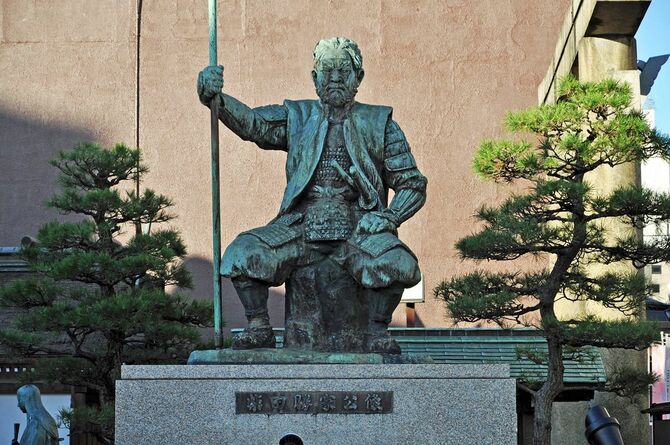 福井市・柴田神社の柴田勝家像