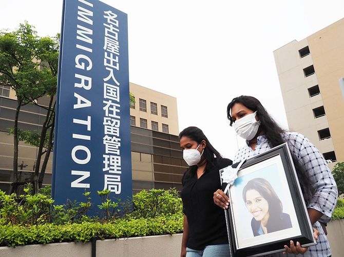 5月17日、遺族は名古屋入管を訪れ、ビデオ開示と真相解明を改めて訴えた