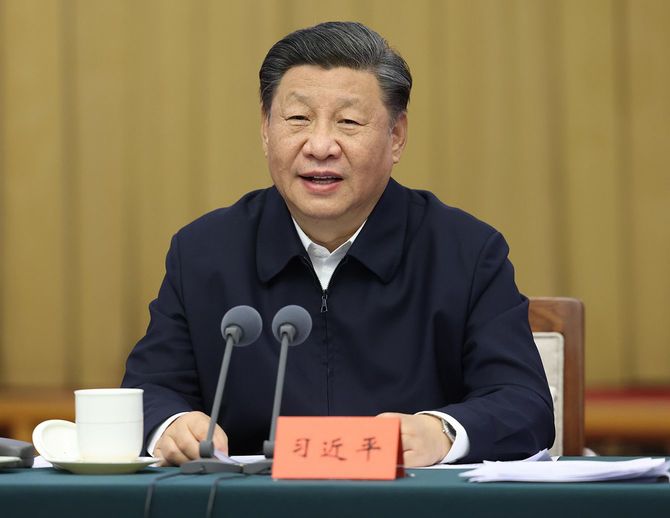 習近平共産党総書記・国家主席・中央軍事委主席は22日午後、山東省の省都・済南市で黄河流域の生態保護と質の高い発展を深く推進することに関する座談会を開き、重要演説を行った。＝2021年10月23日