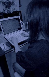 市井昌代さん(仮名)53歳の場合●名古屋在住。夫(55歳)は単身赴任中。子供2人はすでに独立。2005年からFX投資を開始したが、失敗。投資信託でも大損。「今さらやめられない」と巻き返しを狙う。