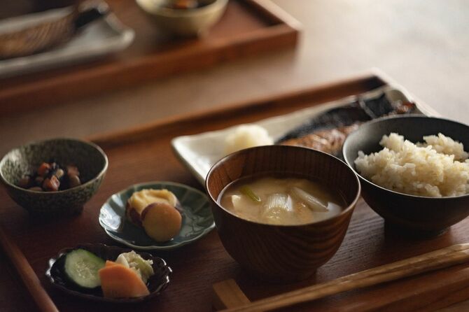 お膳に並んだ和食