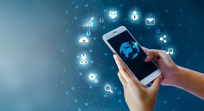 スマホで通信するイメージ