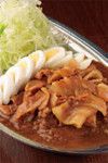 銀座の人気ワイン居酒屋が昼は店名を「ポールのカレー」に替え、本格的な味わいのカレーを提供。スタミナごっつカレー780円。