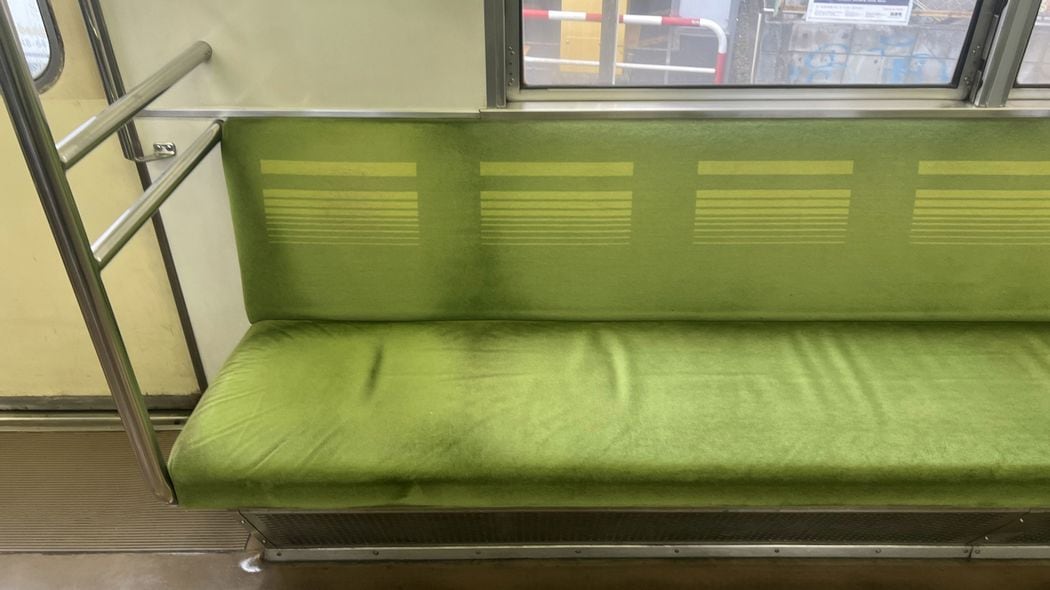 なぜ電車内の迷惑行為で｢座席の座り方｣が1位なのか…｢マナーが悪い｣と思われる人が無意識にやっていること 座り方､足の置き方より､迷惑をかけること