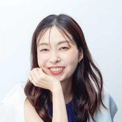 SoZo代表取締役 あつみゆりか　Yurika Atsumi 1976年、アメリカ生まれ。法政大学法学部法律学科卒業後、IT企業に入社。マイナビウエディング初代編集長を経て、16年から現職。プライベートでは3児の母。著書に『今度こそなりたい自分になる！ 1冊まるごと「完コピ」読書術』（PHP研究所）。