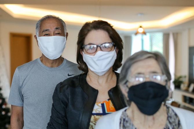 マスクをする家族