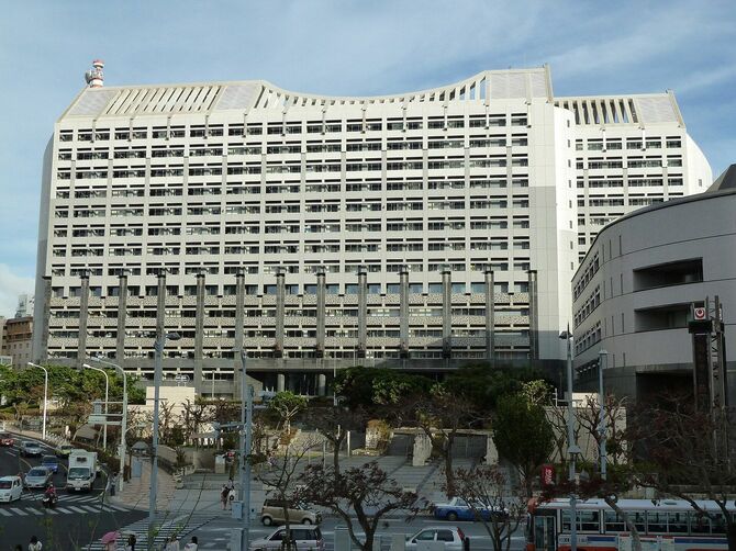 那覇市内の沖縄県庁本庁舎