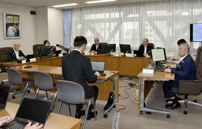 男女別学の高校の共学化について審議した埼玉県教育委員会=2024年8月22日午前、埼玉県庁