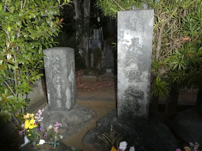 雑司ヶ谷霊園の小泉八雲とセツの墓