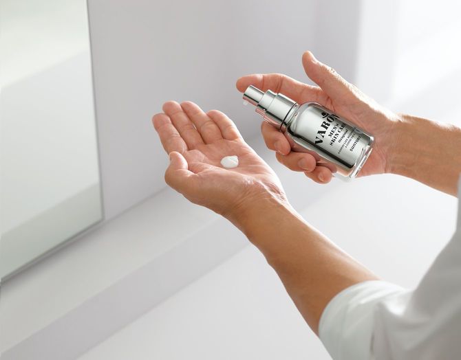 ポンプ式で、押すと出てくる仕組み。