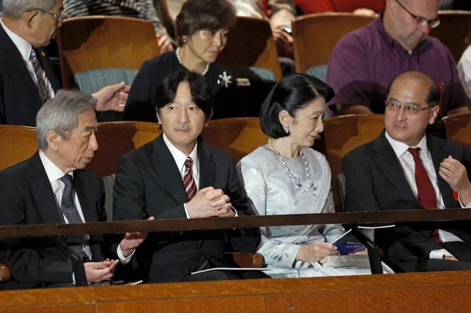 第78回文化庁芸術祭オープニング公演のオペラを鑑賞するため会場に到着し、着席された秋篠宮ご夫妻＝2023年10月1日、東京都渋谷区の新国立劇場［代表撮影］