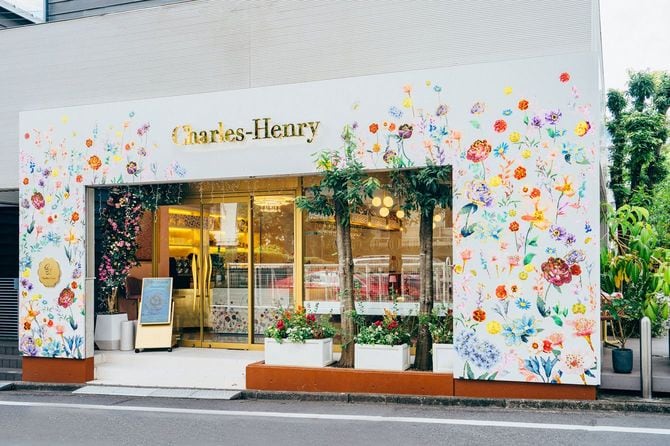 東急東横線代官山駅改札を出てすぐにあるシャルルアンリ